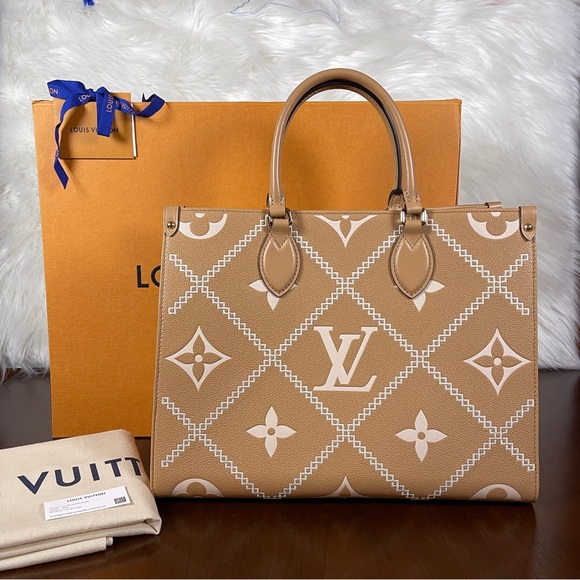 Louis Vuitton Handbags - Louis Vuitton Arizona Stitched On The Go MM